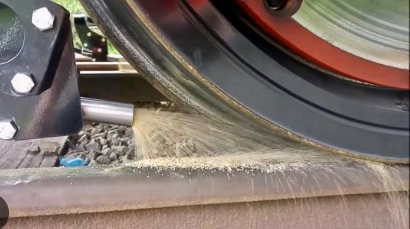 Scattering Sand : Wheels of Train