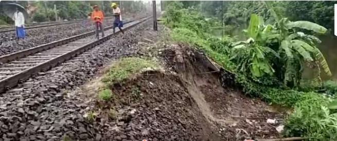 Landslide Between Chuchura & Chandannagar